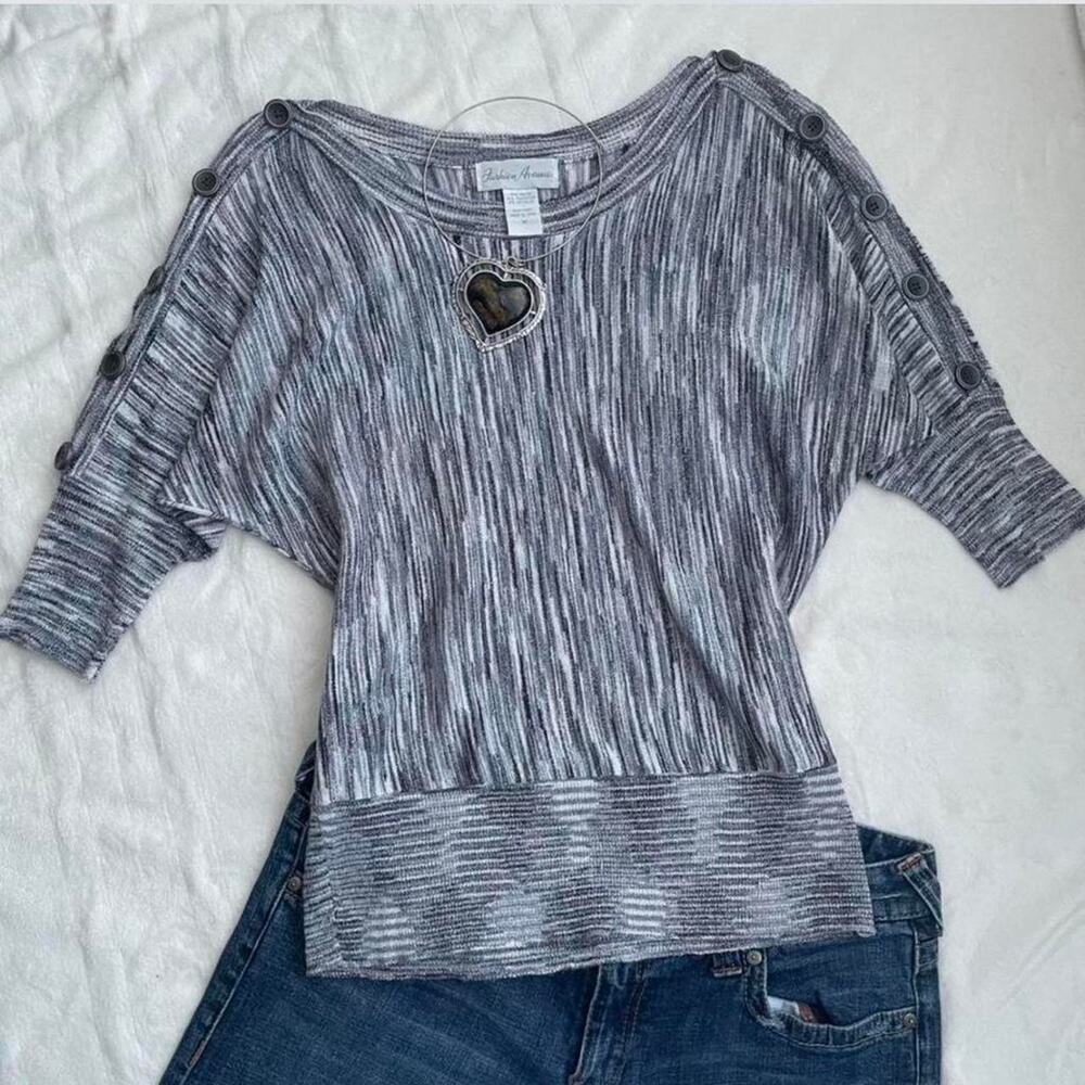 Early 2000s batwing silver top - Picture 3 of 3